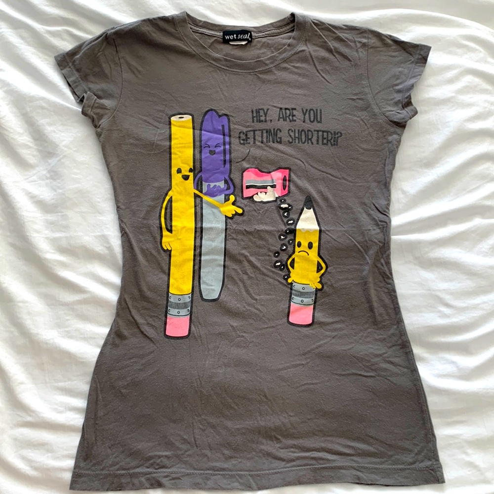 Wet Seal 2000s Y2K Graphic Tea - hey are you getting shorter?